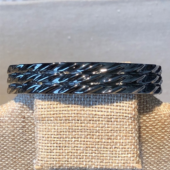 BLACK RHODIUM PLATING HINGED BANGLE BRACELET - Picture 3 of 11